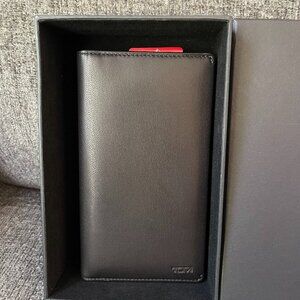 TUMI Men's Leather Phone Wallet NWT